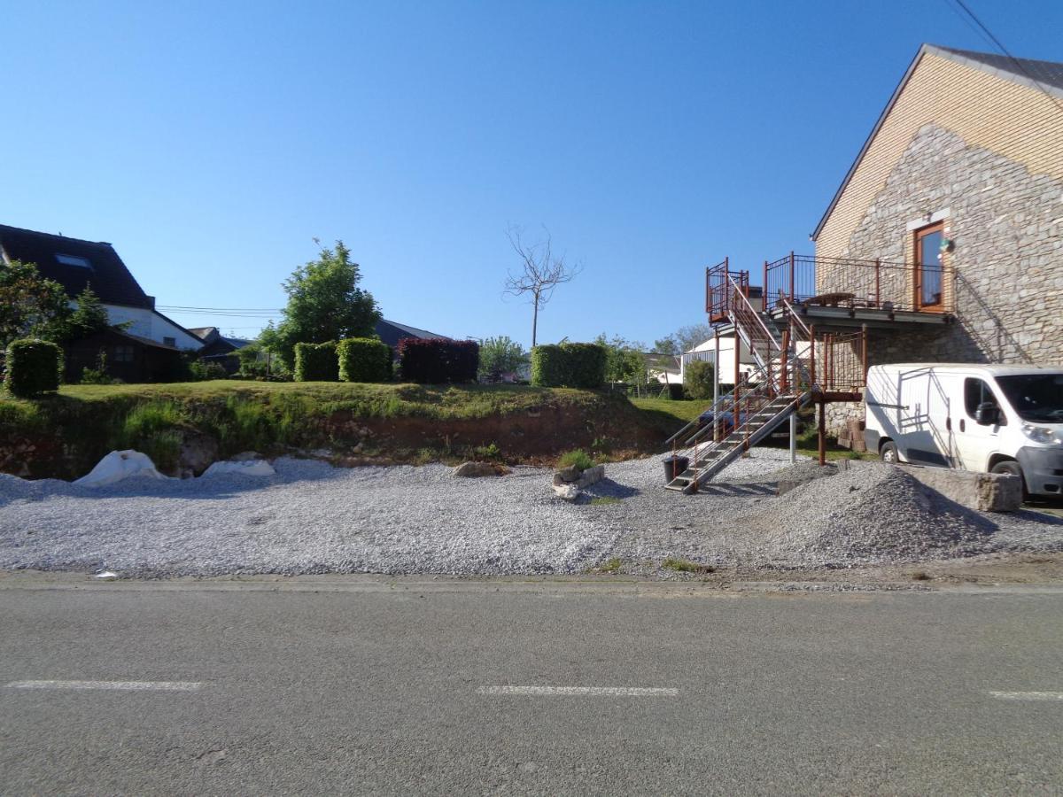 Gite A Deux Pas De L'Horloge Senzeille Exterior foto